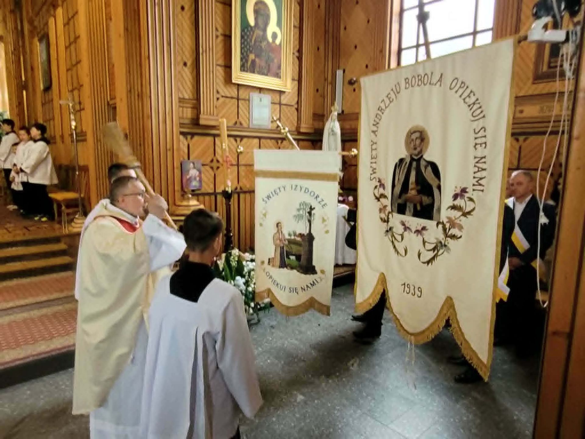 Poświęcenie odnowionej chorągwi